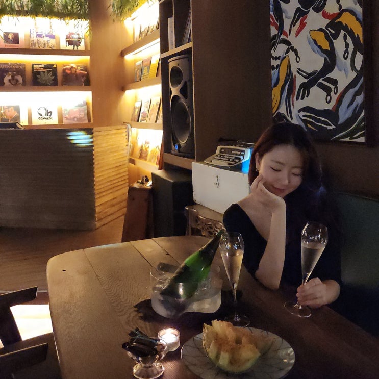  대전 봉명동 바 리케리케 라운지 샴페인 소개팅하러 오세요
