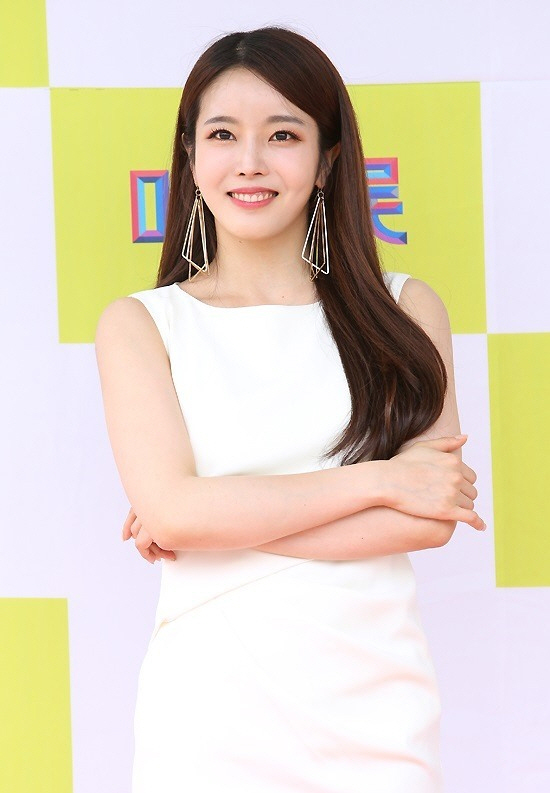 '홍진영 닮은꼴' 박성연, "자고 일어나니 온몸에 붕대가" '사랑의 세탁기'로 컴백 '홍진영 닮은꼴' 박성연, "자고 일어나니 온몸에 붕대가" '사랑의 세탁기'로 컴백
