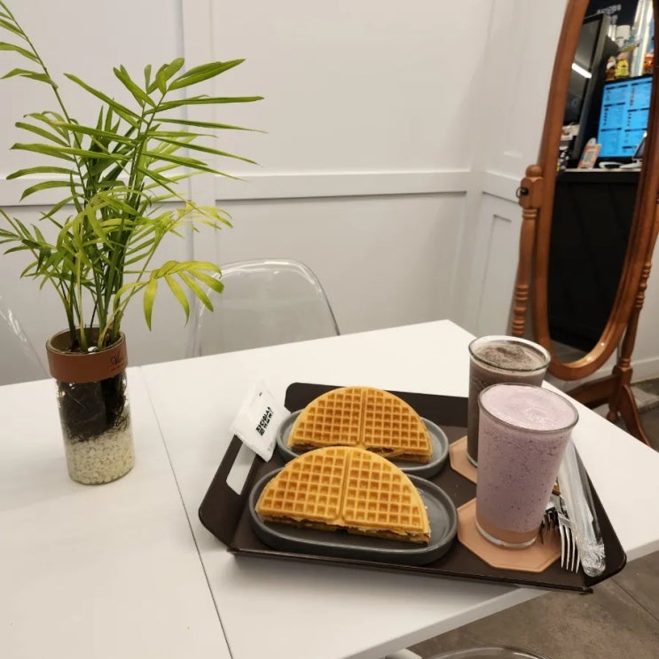  마산와플맛집 와플카페 배달전문 카페 <카페인중독 경남대점>