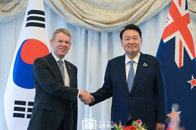 윤<b>대통령</b>, <b>뉴질랜드</b> <b>총리</b>와 정상회담