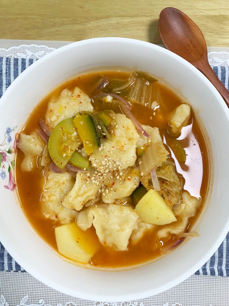 얼큰수제비 만들기 김치수제비만드는법 쫄깃한 수제비 반죽 숙성레시피