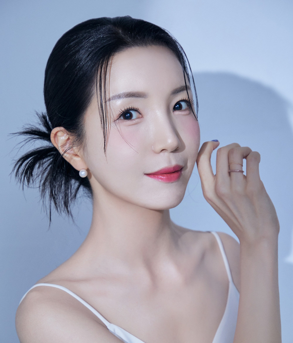  강남사진관 쿨톤 상반신 프로필 사진은 개인도 배우처럼 잘 찍는 곳 소회모먼트 신사점에서 다양한 컨셉으로 남겨요