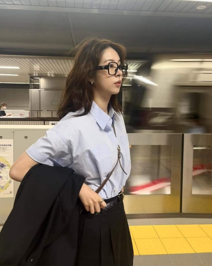  무더운 요즘에 30대 오피스룩으로 딱인 반팔 셔츠 출근룩 코디 추천