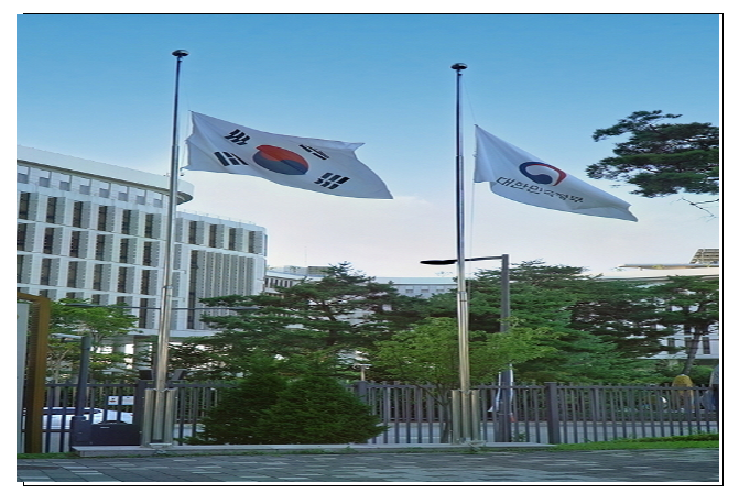 고 채수근 상병 아버지 소원대로 대전현충원 안장, 조기게양한다 고 채수근 상병 아버지 소원대로 대전현충원 안장, 조기게양한다