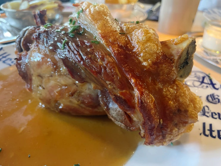  [독일 뮌스터 맛집 & 카페] 알테스 가스트하우스 리브 & 무슈 마카롱 | 슈바인스학세, 슈니첼, 마카롱