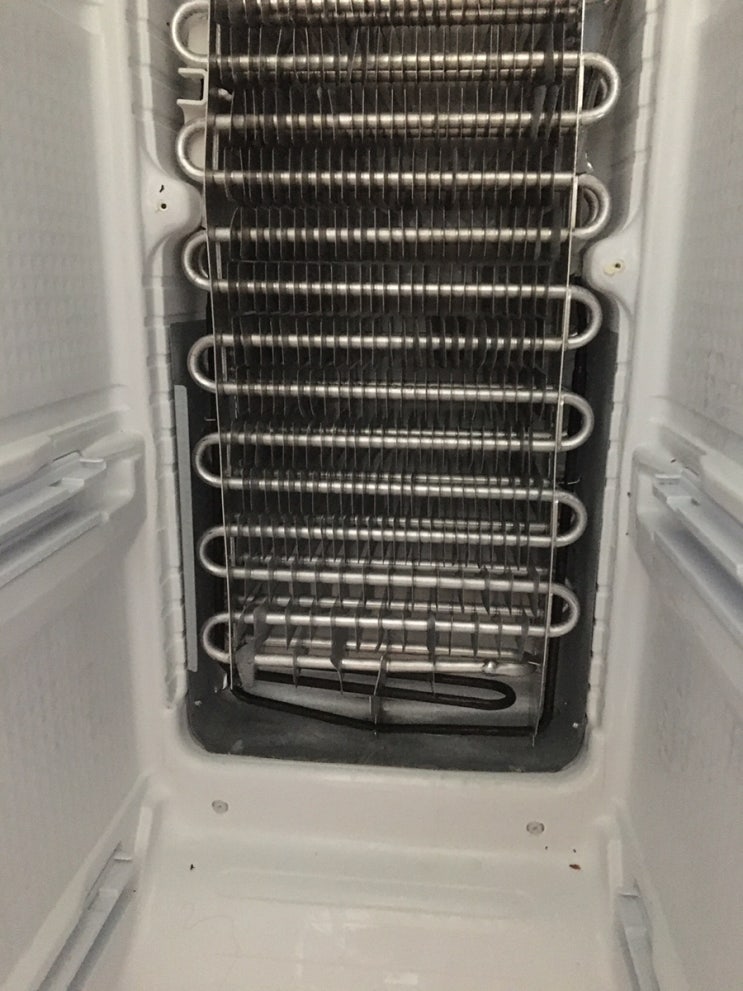  냉장고 밑으로 물이 샐 때 대처 방법 (냉동고 서랍 밑에 얼음이 얼 때)
