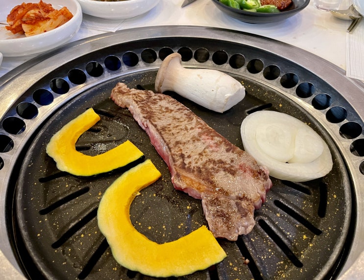  홍천 소노벨 비발디파크 고깃집  식객 삼겹살 목심양념구이와 명품한우관 소고기 후기