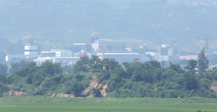 ‘<b>개성공단</b> <b>재단</b>’ <b>해산</b> 검토... “방만경영 더는 어렵다”
