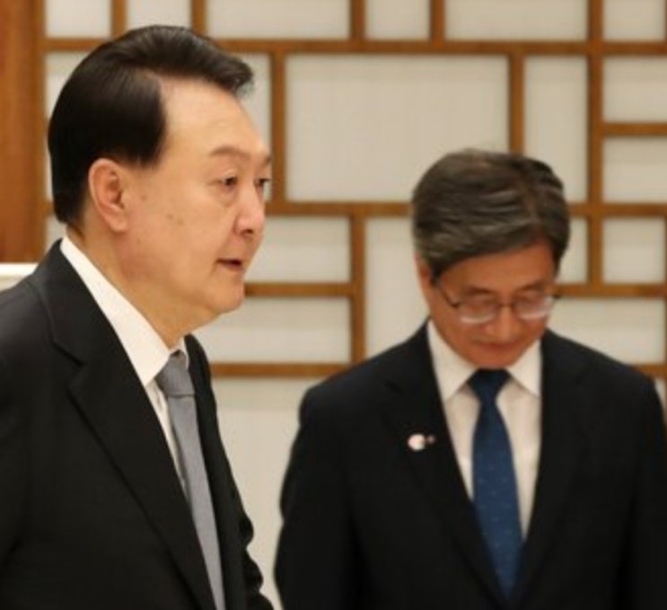 윤석열 <b>대통령</b>, <b>대법관 임명장</b> 수여. 중도와 우파 7에 좌파... 