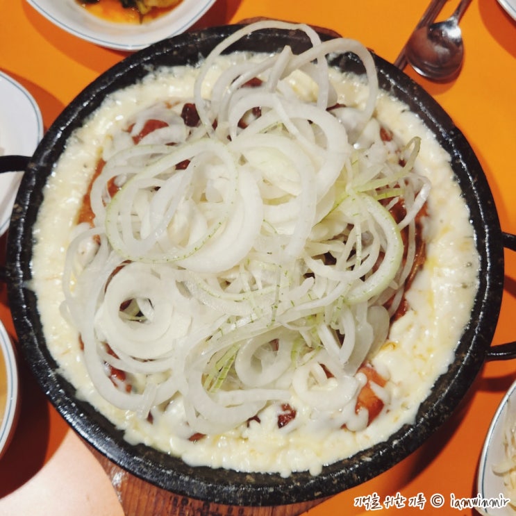 열무김치와 즐기는 한남동 김종용누룽지통닭 열무김치와 즐기는 한남동 김종용누룽지통닭