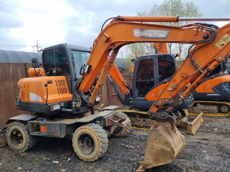두산 DX55W 2010년식 4000만원 판매합니다. 두산 DX55W 2010년식 4000만원 판매합니다.