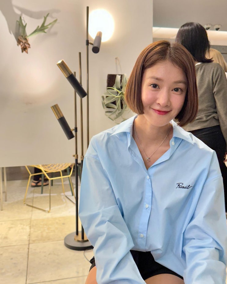 이시영 밀수 VIP 시사회 프리베일 소라색 셔츠 얼마야?? 이시영 밀수 VIP 시사회 프리베일 소라색 셔츠 얼마야??