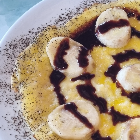  호이안 뷰맛집 호이안 소원배 강 뷰를 볼 수 있는 다낭카페 Nguyen Tuyen Restaurant에서 코코넛워터와 바나나크레페 먹었어요.
