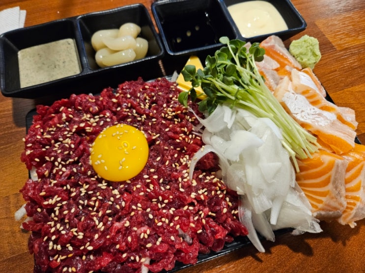  석촌역 술집 육회만난연어 송리단길 육회 연어 맛집