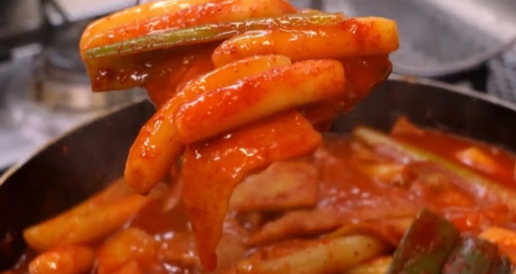  평생떡볶이양념장 류수영 레시피 편스토랑 이정현 초간단만능멸치육수만능간장장어덮밥 활용레시피 눈꽃만두 김치찌개컵라면김치전 만드는법 사골삼계죽 유자청샐러드 송이버섯차효능트러플아이스크림