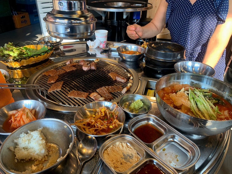  건대 돼지껍데기맛집, 고기초밥이 먹고싶다면 박가네숯불껍데기로