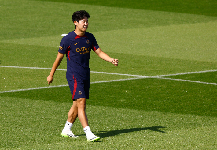  "PSG 이강인 하이라이트와 황희찬의 최근 동향"