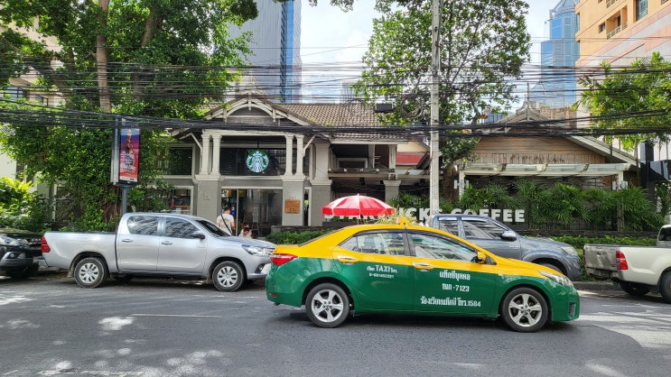 [방콕] 스타벅스 랑수언 지점: 무난하게 아침식사하기 기 좋은 카페, 부자 동네 산책