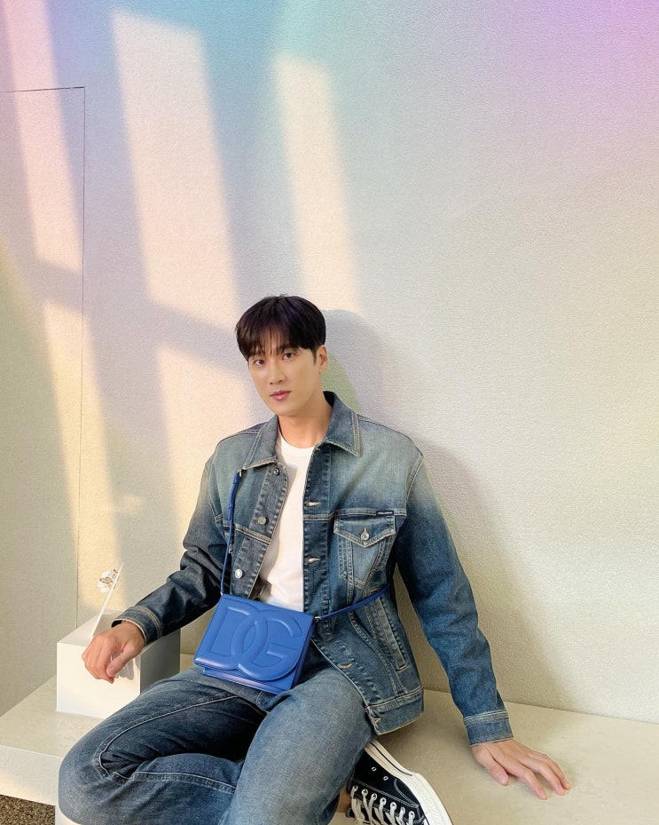 안보현 인스타그램 속 돌체앤가바나 가방 DG 로고백 얼마야?? 안보현 인스타그램 속 돌체앤가바나 가방 DG 로고백 얼마야??