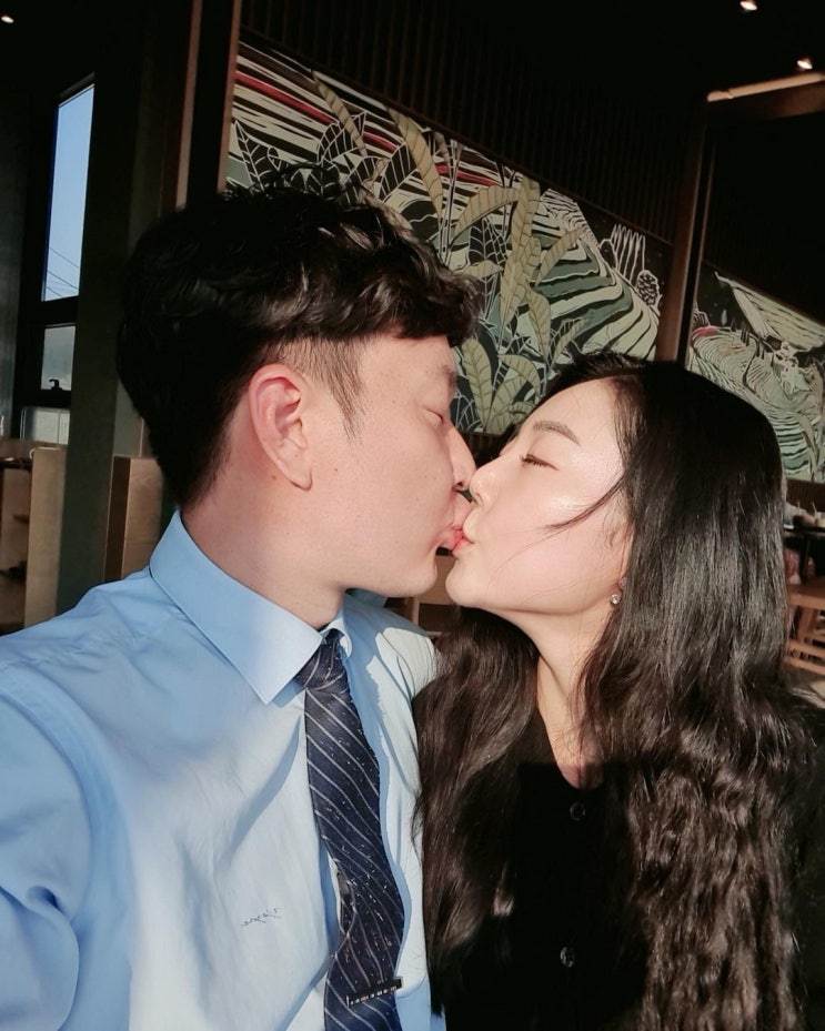 "진한 키스까지" '나는 솔로' 15기 옥순광수, 결혼 앞두고 럽스타그램 폭발했다 "진한 키스까지" '나는 솔로' 15기 옥순광수, 결혼 앞두고 럽스타그램 폭발했다