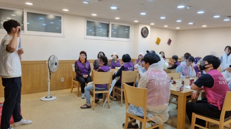"장마철 빗물받이 청소" 우리가 직접 점검해요 강남구 자원봉사 수서동 캠프 "장마철 빗물받이 청소" 우리가 직접 점검해요 강남구 자원봉사 수서동 캠프