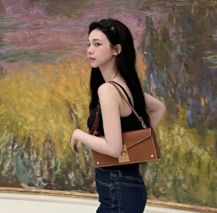  여자 연예인들이 좋아하는 독특한 디자인의 명품 브랜드 프라다 선글라스 추천