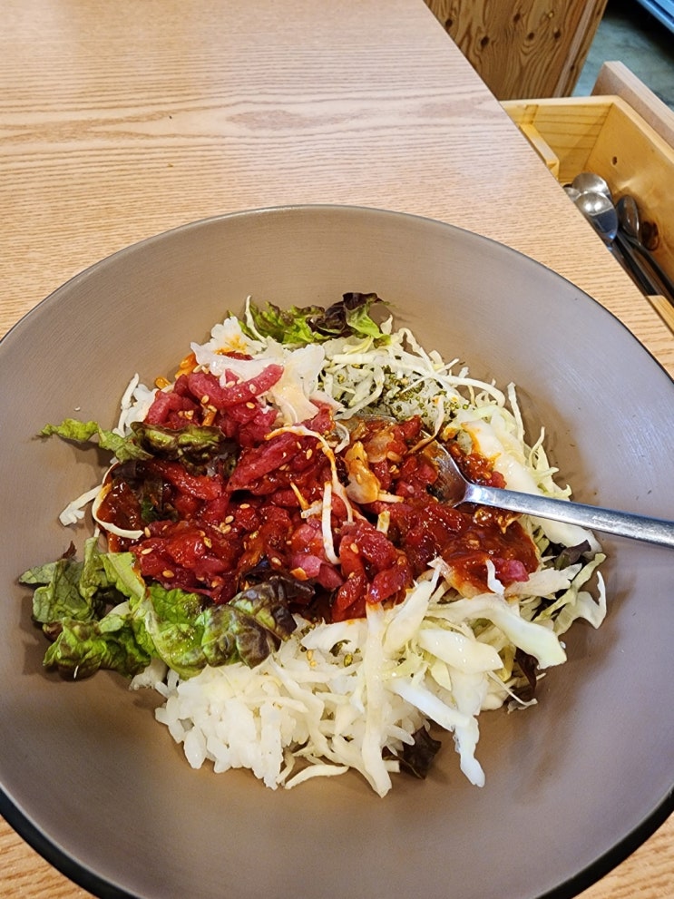  배곧에 있는 육회 바른 연어 맛집 추천함