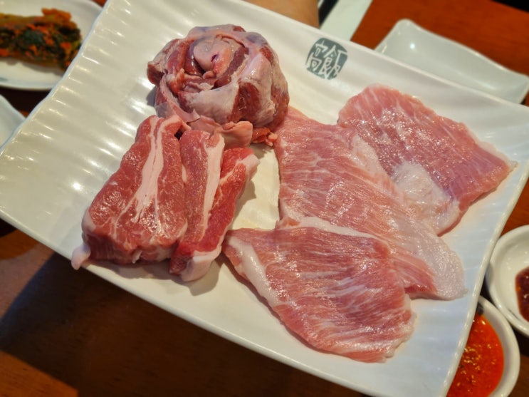  배곧삼겹살 고반식당 배곧신도시점 고기구워주는맛집