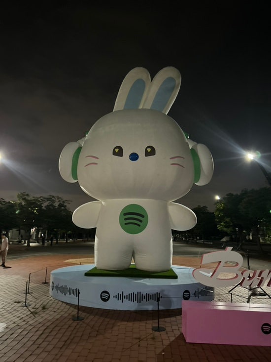 스포티파이 뉴진스 컴백 차트인 기념 토끼 올림픽공원 이벤트