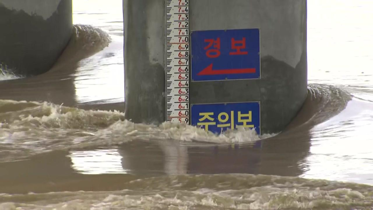 <b>광주</b>·<b>전남 집중호우</b>에 '물바다'...잠기고 무너지는 피해 속출