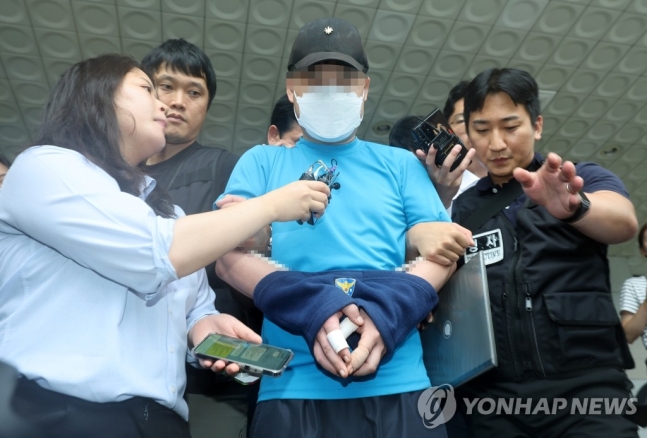 신림 흉기난동범 구속…피해자 유족 '사형 선고' 청원 신림 흉기난동범 구속…피해자 유족 '사형 선고' 청원