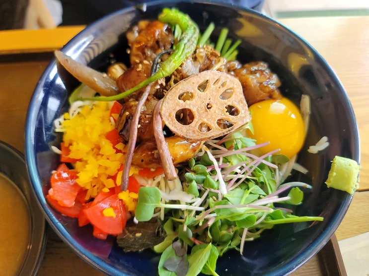 위례광장 일본식 덮밥집 야외가 보이는 대창덮밥 노포식당