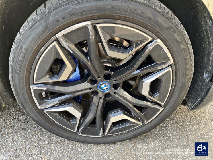 BMW iX50 휠수리 후 블랙유광 휠도색