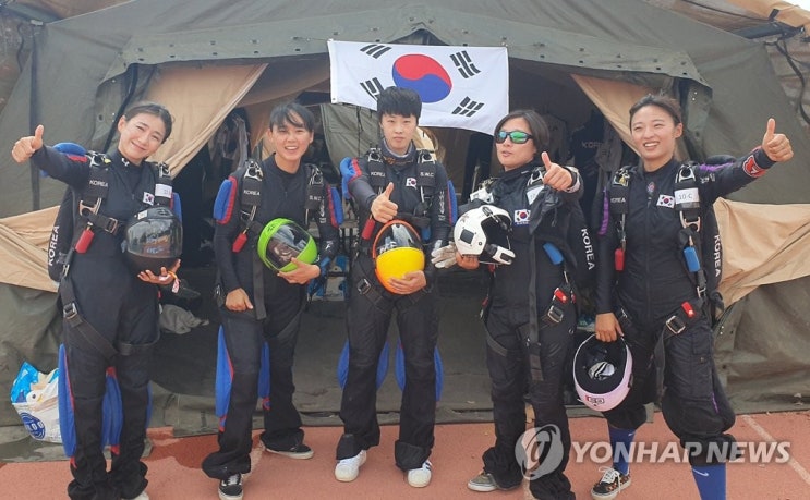 특전사 여군팀, 국제 군인 고공 강하대회서 종합 우승