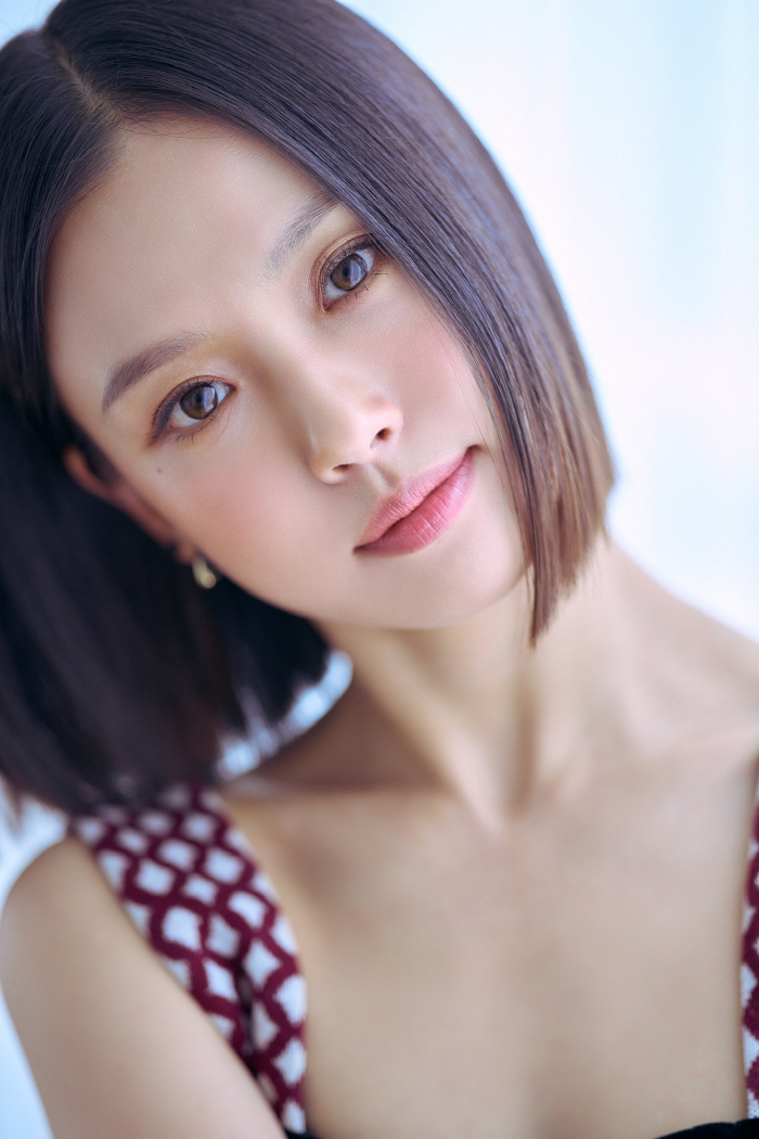 '밀수'서 다방 마담 변신한 고민시, 이래도 되나 싶은 '갈매기 눈썹'...파격 분장 "망가질수록 좋아" '밀수'서 다방 마담 변신한 고민시, 이래도 되나 싶은 '갈매기 눈썹'...파격 분장 "망가질수록 좋아"