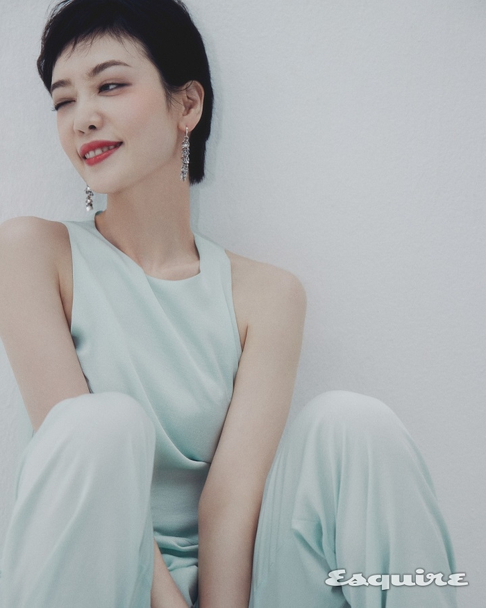  "머리를 싹뚝" '경이로운 소문2' 김히어라, 치명적인 화보로 독보적인 매력을 '뿜뿜'