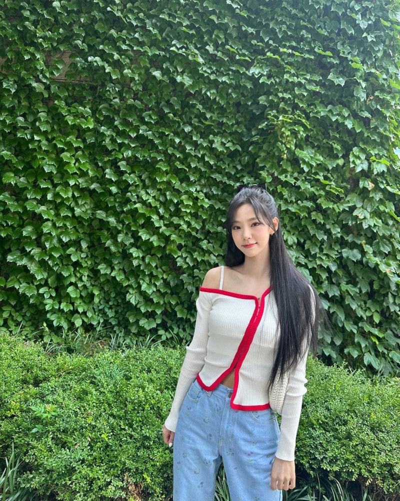 퀸덤 촬영 속'우주소녀 여름' 이 착용한 가방 어디제품? 포하이즈(POHIES) 니팅백