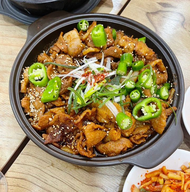  강원도 홍천 백반집))가게이름이식당입니다. 홍천강 주변 식당