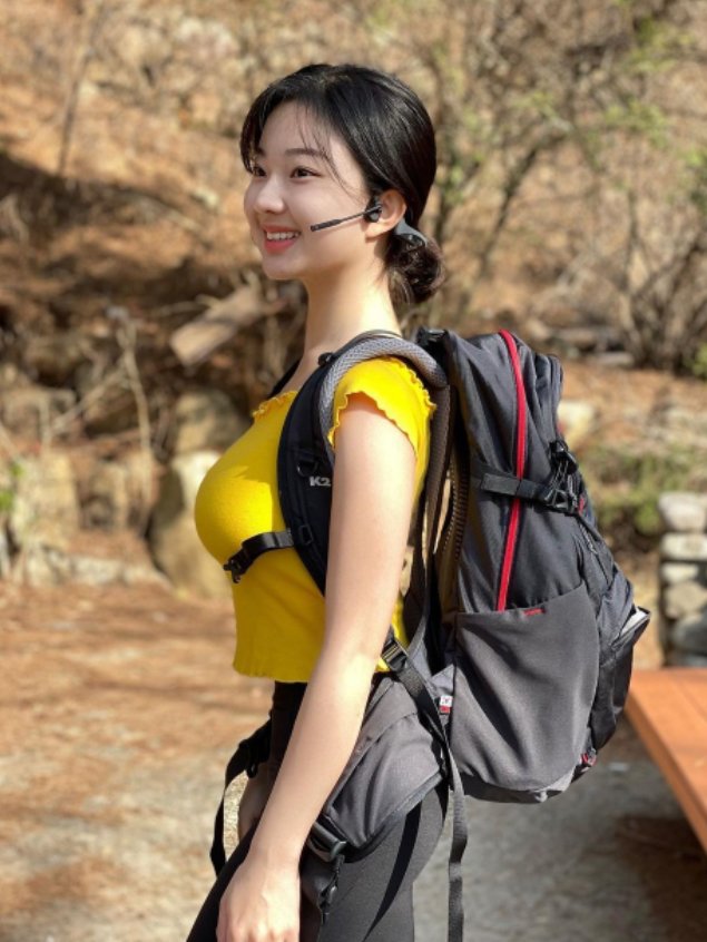  유튜버 '산 속에 백만송희' 백송희, 가벼운 트래킹 영상 올리는 채널에 구독자 17만 명 몰린 이유
