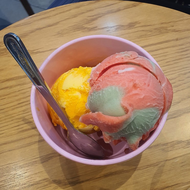  [왕십리] 베스킨라빈스 신메뉴 라이언 망고마카롱 & 춘식이가 반할수박 | 무슨 맛이냐면 정확히..!