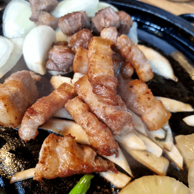  매탄동맛집 팔청식당 삼성맨들이 대절하는 곳