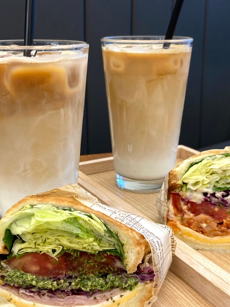  평촌역 카페 | 당일 제작하여 신선한 샌드위치 맛집 나무플레이트카페