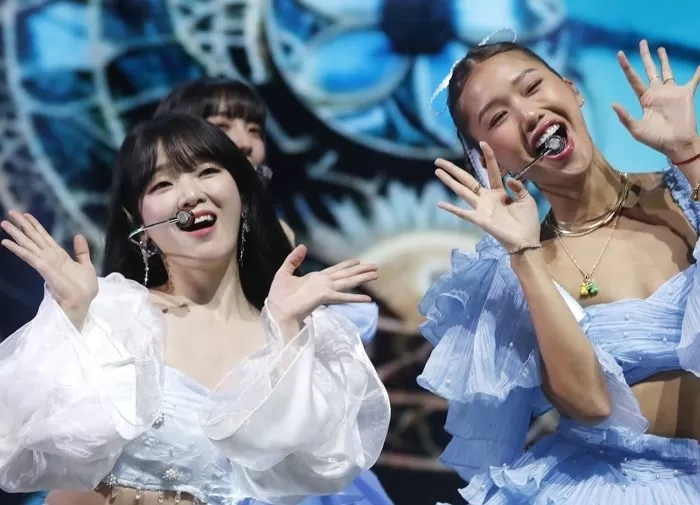 '태닝'한 오마이걸 미미, 걸그룹 활동 시작..."혼자 튄다" vs "오히려 예쁘다" '태닝'한 오마이걸 미미, 걸그룹 활동 시작..."혼자 튄다" vs "오히려 예쁘다"