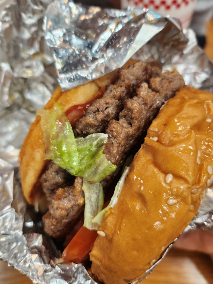  ['23년 7월 싱가포르 가족 여행] 싱가포르 파이브가이즈(Fiveguys) - 한국 손님이 많은 싱가포르 파이브 가이즈. 감튀 맛집