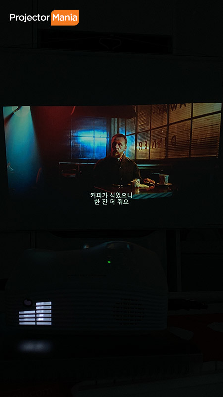  가볍고 간편한 PJM200 빔프로젝터와 함께해보세요