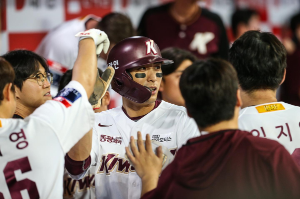 ‘KBO 간판<b>타자</b>’ <b>이정후</b>, 수술대에 오르며 ‘시즌 아웃’...... 
