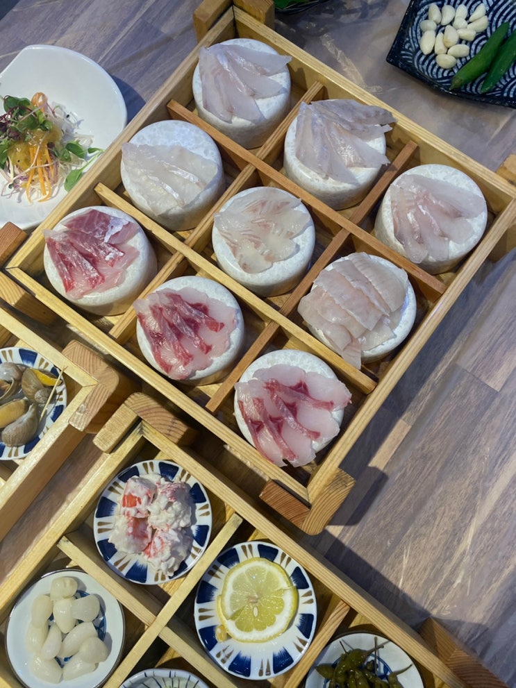  깔끔하고 넓은 횟집을 찾는다면 광안리횟집 광안대교집 씨푸드 코스전문