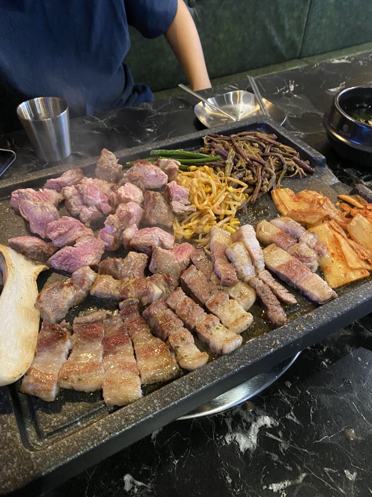  <군산 수송동 삼겹살 맛집 짚불구이 짚탄> 특허 삼겹살, 두툼한 목살 맛보실 분! 정갈한 밑반찬은 덤