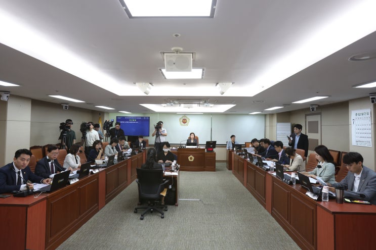 서울시의회 교육위, 초등교사 사망 및 교원 폭행 사건 관련 현안 보고 진행