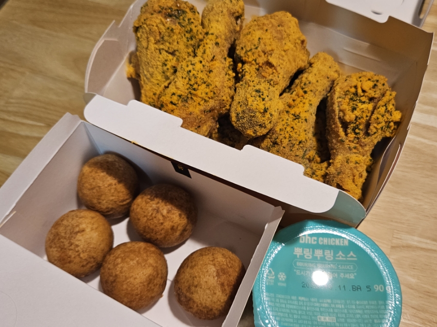 BHC치킨 수원금곡칠보점 사진 2